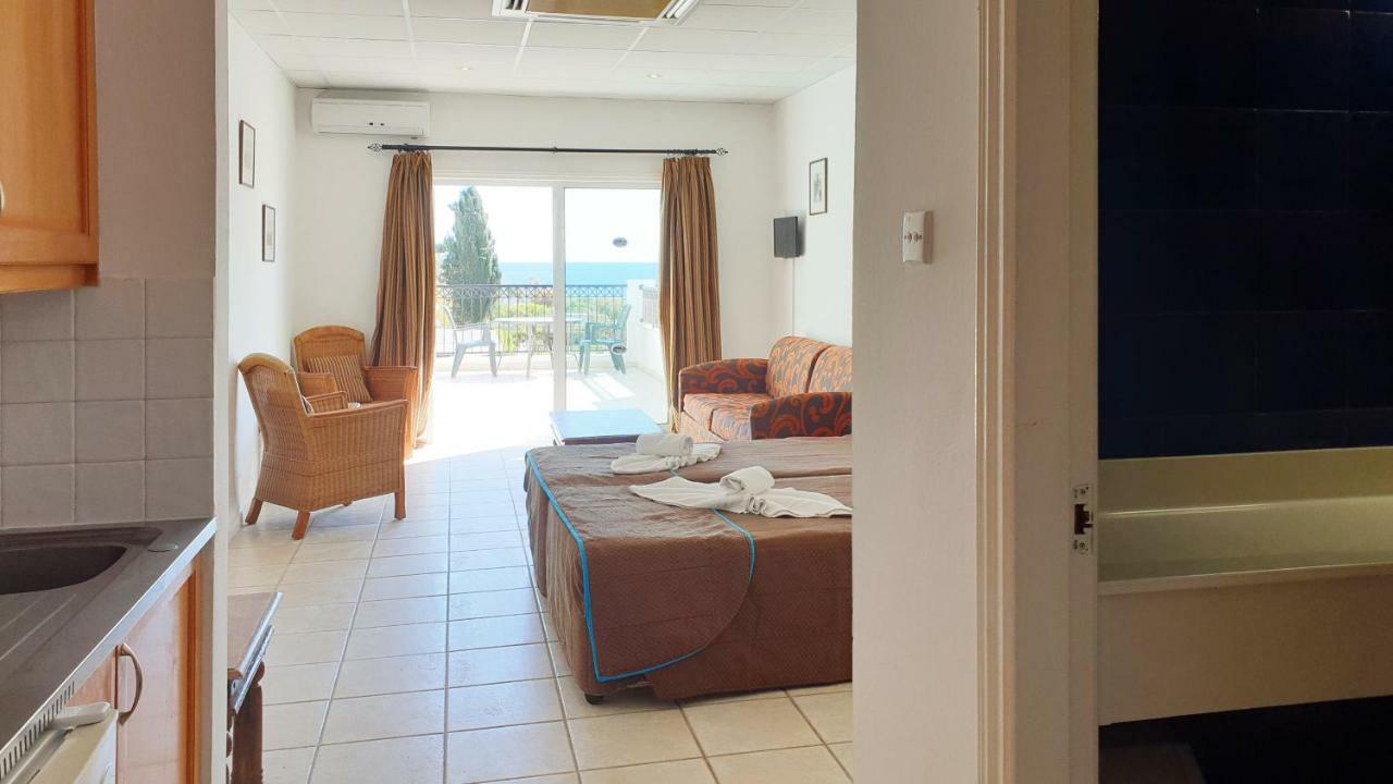 Paramount Hotel Apartments Protaras Esterno foto