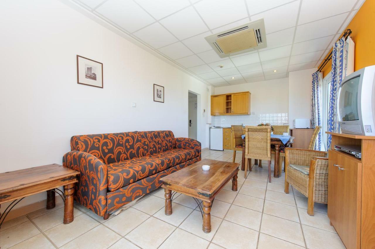 Paramount Hotel Apartments Protaras Esterno foto